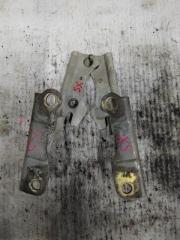 Крепление капота Hyundai Grand Starex TQ D4CB 1 ракурс Крепление капота Hyundai Grand Starex TQ D4CB 1 ракурс