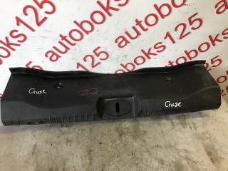 Накладка замка багажника Chevrolet Cruze J300 F18D4 96961187 2 ракурс