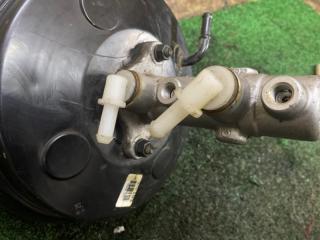 Главный тормозной цилиндр Hyundai Porter D4CB 586004F010, 586104F010 3 ракурс Главный тормозной цилиндр Hyundai Porter D4CB 586004F010, 586104F010 3 ракурс