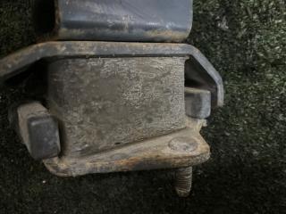 Подушка двигателя левая Kia Bongo PU J3 218104E100 3 ракурс Подушка двигателя левая Kia Bongo PU J3 218104E100 3 ракурс