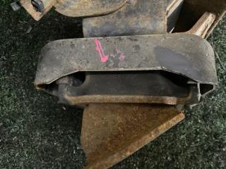 Подушка двигателя левая Hyundai Grand Starex TQ D4CB 218124H000 3 ракурс Подушка двигателя левая Hyundai Grand Starex TQ D4CB 218124H000 3 ракурс