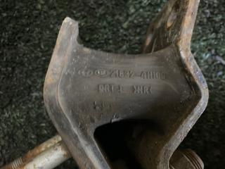Подушка акпп Hyundai Grand Starex TQ D4CB 218324H100 3 ракурс