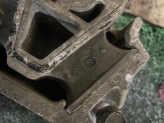 Подушка двигателя задняя Hyundai HD 78 D4GA 218135L000 2 ракурс