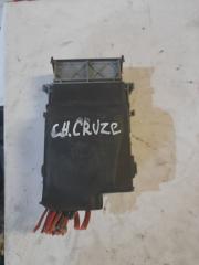 Блок предохранителей передний Chevrolet Cruze J300 F18D4 13222786, 8627034000 2 ракурс