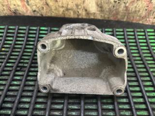 Кронштейн опоры двигателя правый Kia Mohave HM D6EA 216143A501 2 ракурс