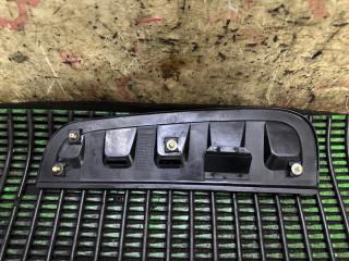 Молдинг стекла правый задний SsangYong Korando KJ OM662 (662 920) 7952306000 4 ракурс Молдинг стекла правый задний SsangYong Korando KJ OM662 (662 920) 7952306000 4 ракурс