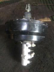 Главный тормозной цилиндр Hyundai Porter D4CB 586004F010, 586104F010 3 ракурс Главный тормозной цилиндр Hyundai Porter D4CB 586004F010, 586104F010 3 ракурс