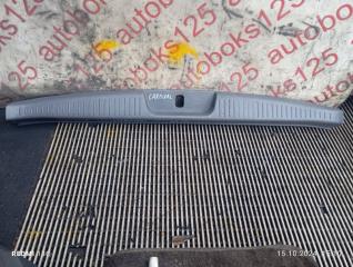 Накладка замка багажника Kia Carnival 2010 контрактная Накладка замка багажника Kia Carnival 2010