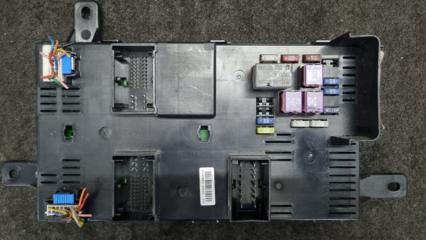 Блок предохранителей Kia Carnival VQ D4HB 919584D220 3 ракурс