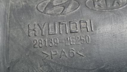 Патрубок воздушного фильтра Hyundai Tucson JM D4EA 281392E250 3 ракурс