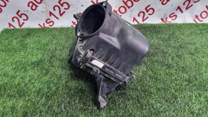Корпус воздушного фильтра Hyundai Tucson JM D4EA 281002E250 5 ракурс Корпус воздушного фильтра Hyundai Tucson JM D4EA 281002E250 5 ракурс