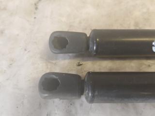 Амортизатор двери Hyundai Santa Fe CM D4EA 817702b000 2 ракурс Амортизатор двери Hyundai Santa Fe CM D4EA 817702b000 2 ракурс