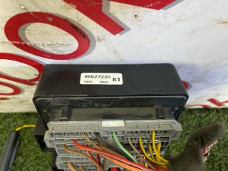 Блок предохранителей DAEWOO WINSTORM KLAC Z20S 96627220 3 ракурс