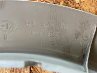 Обшивка двери багажника Kia Sorento BL D4CB 817503E000, 817603E000 5 ракурс Обшивка двери багажника Kia Sorento BL D4CB 817503E000, 817603E000 5 ракурс