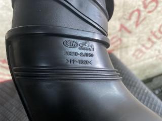 Патрубок воздушного фильтра Kia Mohave HM D6EA 282102J050 3 ракурс