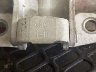 Петля дверная правая передняя Kia Bongo PU J3 1 ракурс Петля дверная правая передняя Kia Bongo PU J3 1 ракурс