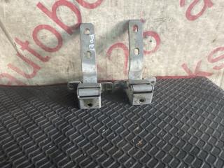 Крепление капота Hyundai Porter D4CB 3 ракурс Крепление капота Hyundai Porter D4CB 3 ракурс