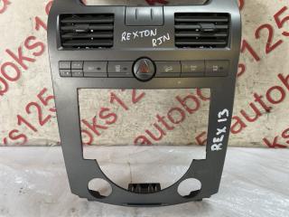 Консоль магнитофона Ssang Yong Rexton RJN D27DTP 7657008B00, 8520008B40 3 ракурс
