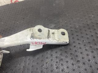 Крепление капота Kia Mohave HM D6EA 4 ракурс Крепление капота Kia Mohave HM D6EA 4 ракурс