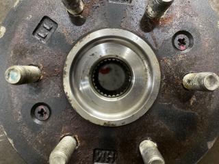 Ступица правая передняя Kia Mohave HM D6EA 956702J010 3 ракурс