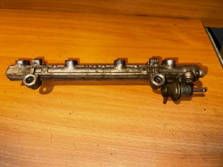 Запчасть топливная рампа Mitsubishi Lancer 9