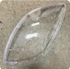 Запчасть стекло фары правое Toyota Yaris 2 2005-2009