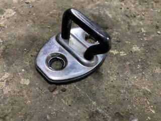 Запчасть ответная часть (скоба) замка двери задняя правая Volkswagen Polo 2015