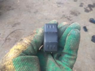 Запчасть заглушка Renault Logan 2008