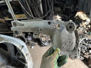 Фото запчасти пыльник амортизатора задний левый Nissan Almera 2013 Б/У запчасть Запчасть пыльник амортизатора задний левый Nissan Almera 2013