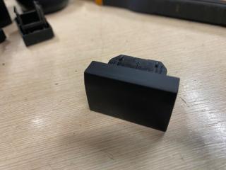 Запчасть заглушка Volkswagen Polo 2011