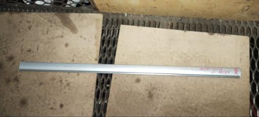 Молдинг двери передний правый toyota mark II