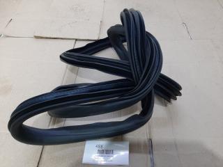 Уплотнитель дверного проема задний volvo S60 Б/У Уплотнитель дверного проема задний volvo S60