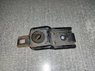 Запчасть крепеж радиатора subaru Impreza
