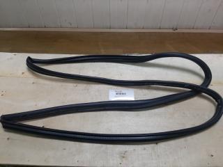 Уплотнитель дверного проема задний левый toyota corolla 2016 Б/У Уплотнитель дверного проема задний левый toyota corolla 2016