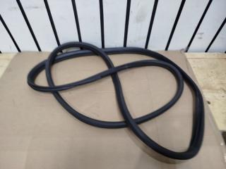 Уплотнитель дверного проема задний правый KIA Sorento 2016 Б/У Уплотнитель дверного проема задний правый KIA Sorento 2016