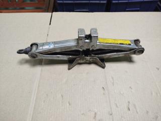 Фото запчасти домкрат toyota Corolla Spacio 2002 Б/У запчасть Запчасть домкрат toyota Corolla Spacio 2002
