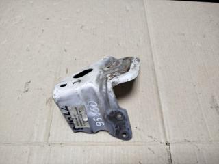 Держатель бампера передний правый toyota ipsum 1997 SXM10 3SFE 52145-44010 Б/У