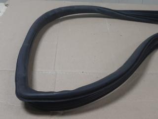 Уплотнитель дверного проема задний левый Mazda 3 2010 BL LF