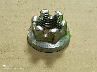 Запчасть гайка шаровая опора toyota