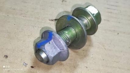 Фото запчасти болт honda CR-V Б/У запчасть Запчасть болт honda CR-V