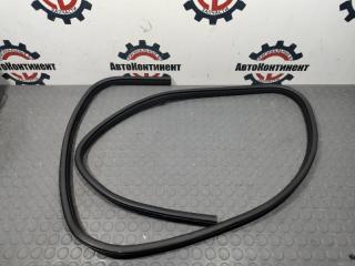 Запчасть уплотнительная резинка боковой двери передняя левая ford kuga 2013