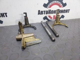 Запчасть вилка мкпп Ford focus 2008