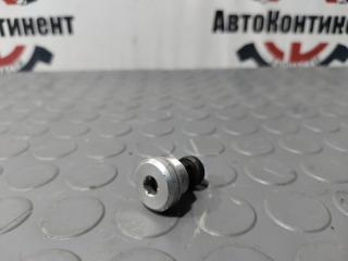 Фото запчасти болт поддона двигателя Audi A6 2004 Б/У запчасть Запчасть болт поддона двигателя Audi A6 2004