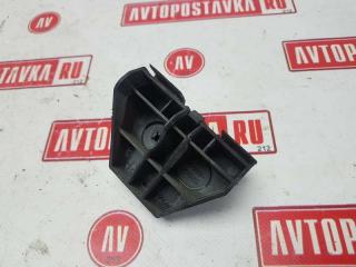 Запчасть клипса бампера задняя правая TOYOTA AVENSIS 02.2005г.