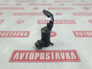 Запчасть насос омывателя задний TOYOTA VOXY 10.2009