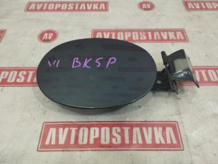 Фото запчасти лючок топливного бака MAZDA AXELA 18.10.2008г. контрактная запчасть Запчасть лючок топливного бака MAZDA AXELA 18.10.2008г.