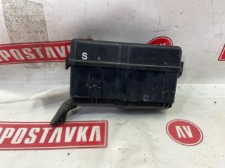Запчасть блок предохранителей под капот TOYOTA AVENSIS 03.2006