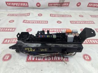 Фото запчасти блок предохранителей под капот TOYOTA AVENSIS 03.2006 контрактная запчасть Запчасть блок предохранителей под капот TOYOTA AVENSIS 03.2006