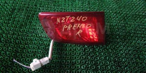 Запчасть вставка между стопов правая Toyota Premio 2005