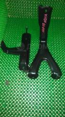 Фото запчасти крепление аккумулятора Toyota AQUA 2013 Б/У запчасть Запчасть крепление аккумулятора Toyota AQUA 2013